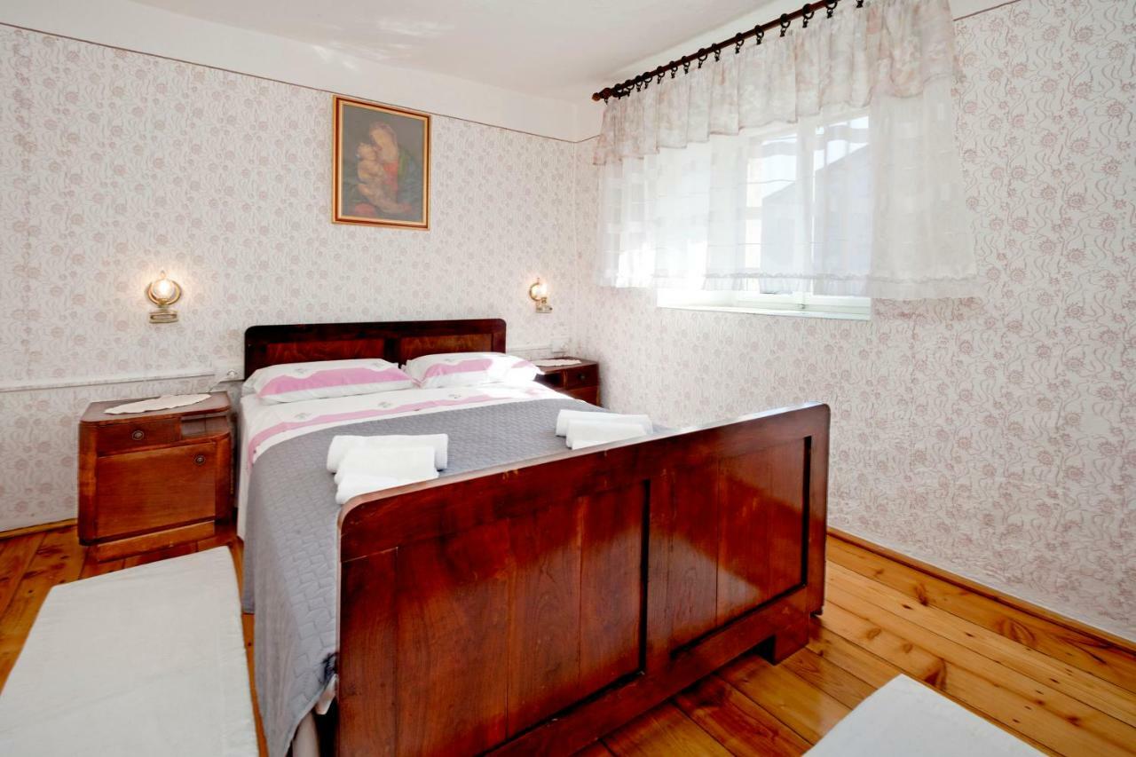 Rural Apartment Carolina Zrenj Buitenkant foto